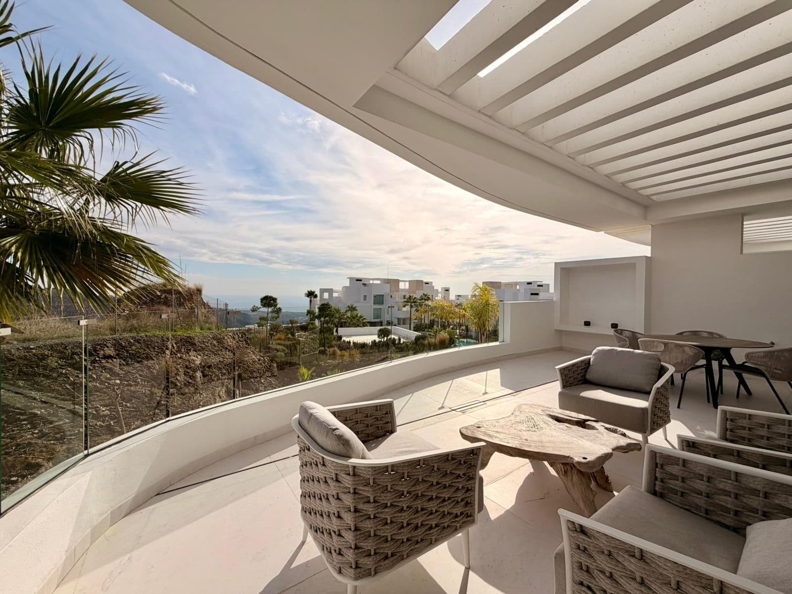 Middle Floor Apartment in Ojén, Marbella