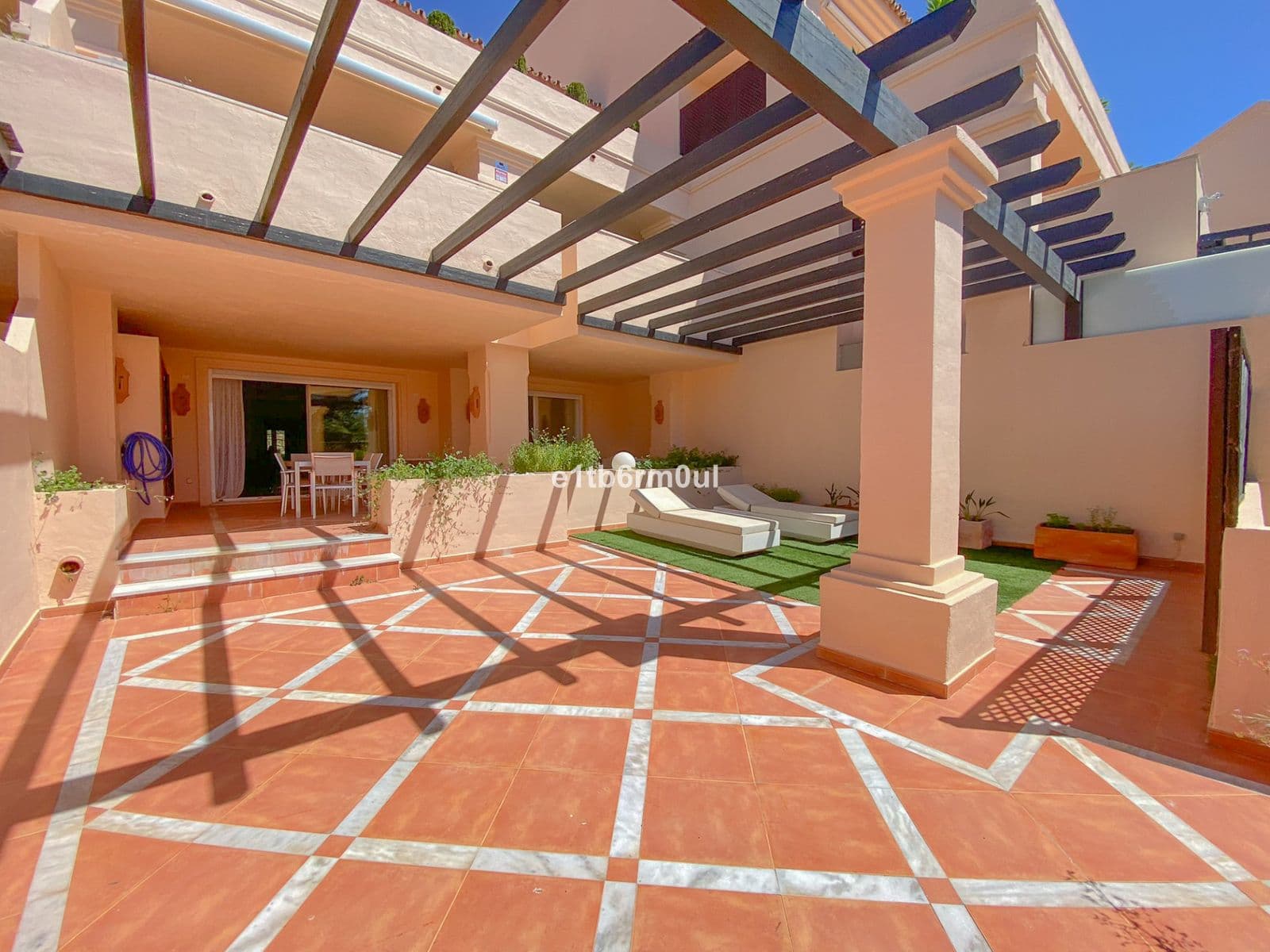 Ground Floor Apartment in Nueva Andalucía, Nueva Andalucía
