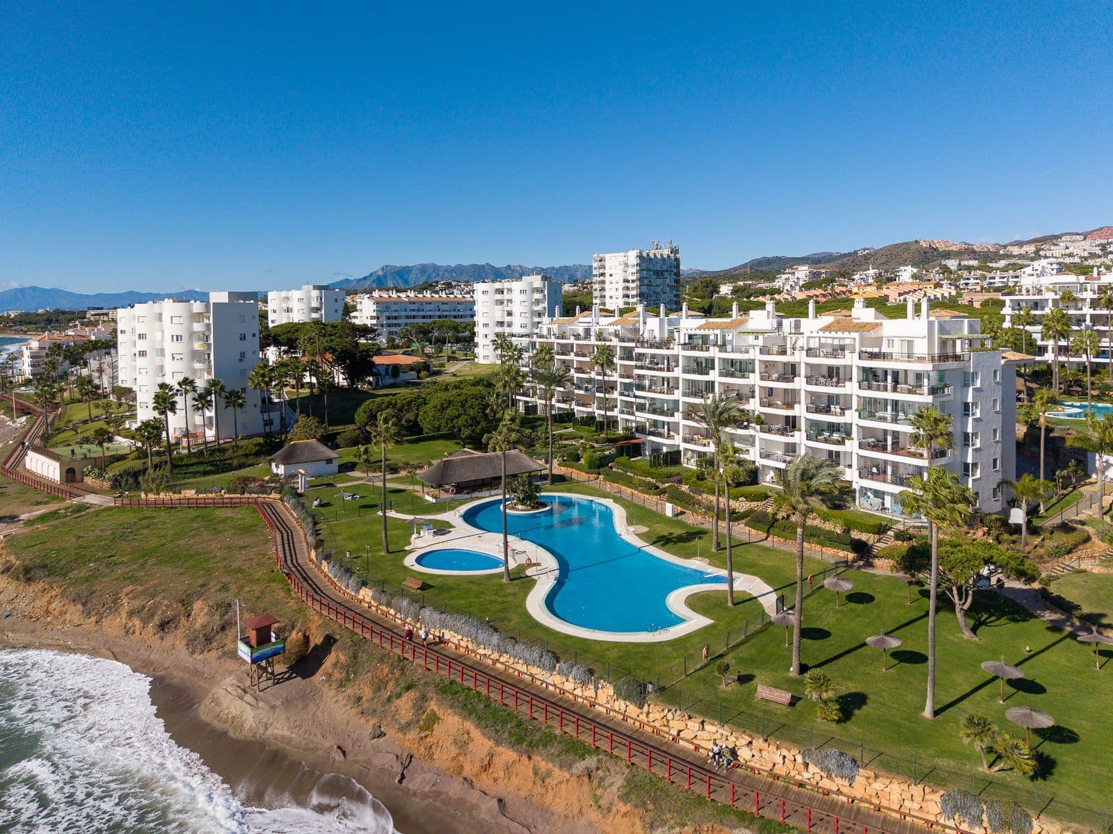 Middle Floor Apartment in Calahonda, Mijas