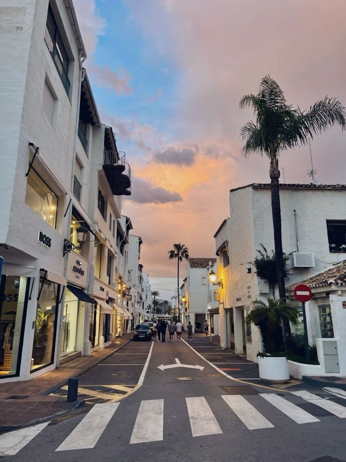 Middle Floor Apartment in Puerto Banús, Marbella