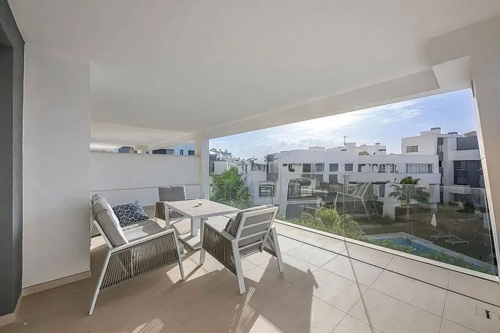 Middle Floor Apartment in Selwo, Estepona