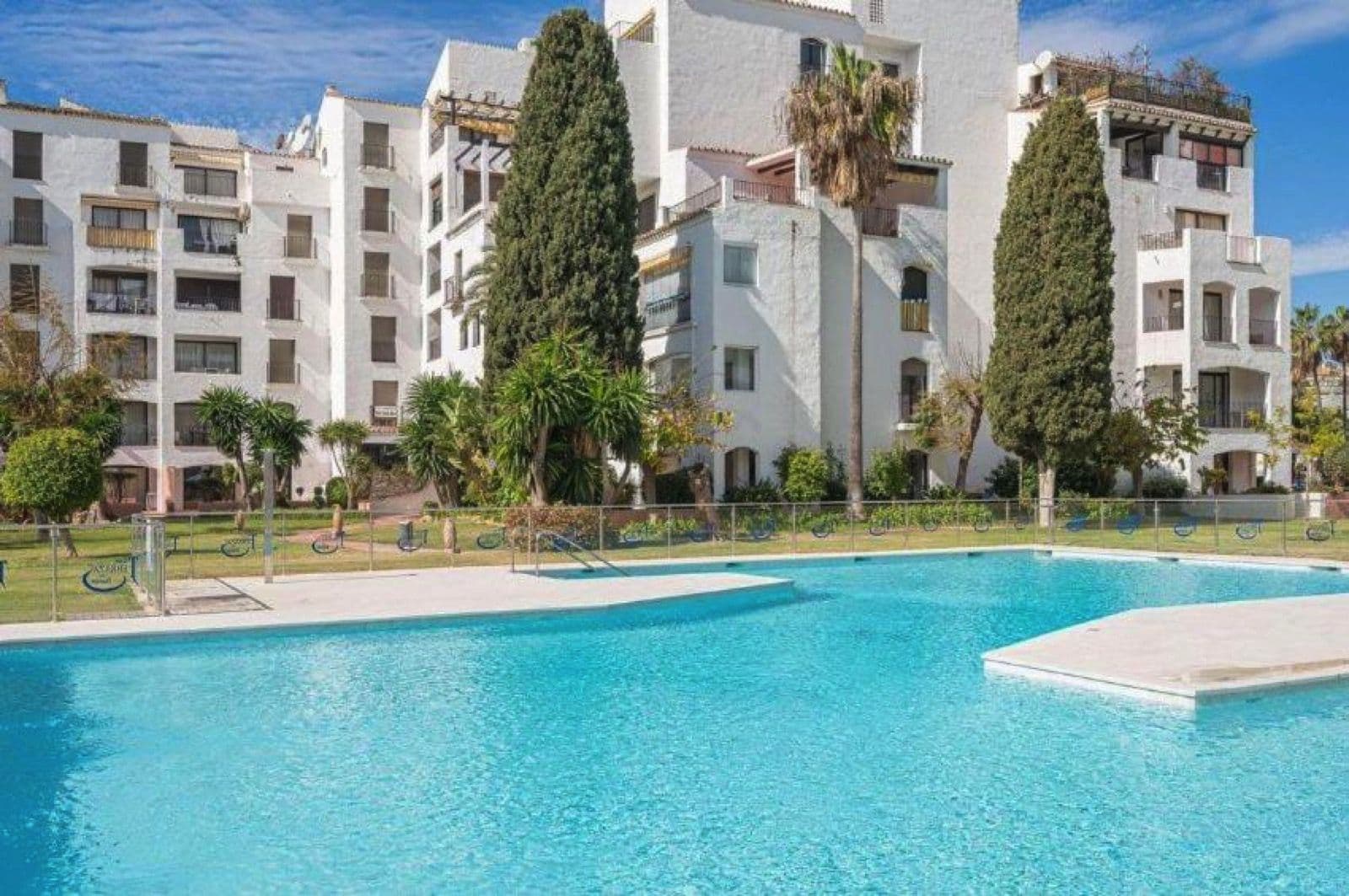 Middle Floor Apartment in Puerto Banús, Marbella