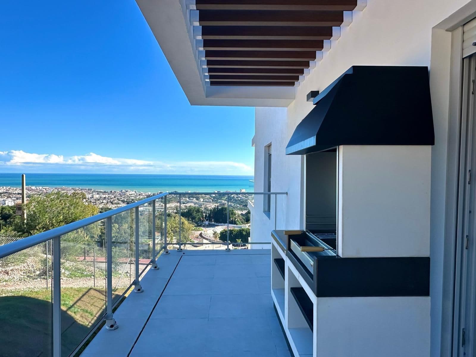 Top Floor Apartment in Benalmadena, Benalmádena