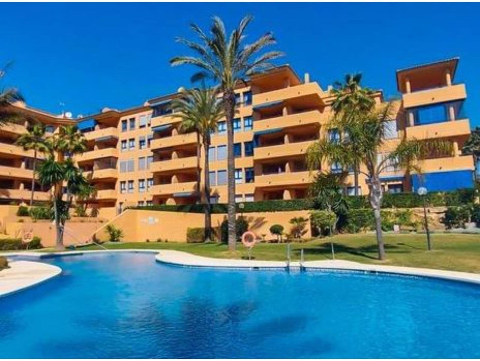 Middle Floor Apartment in La Duquesa, Manilva