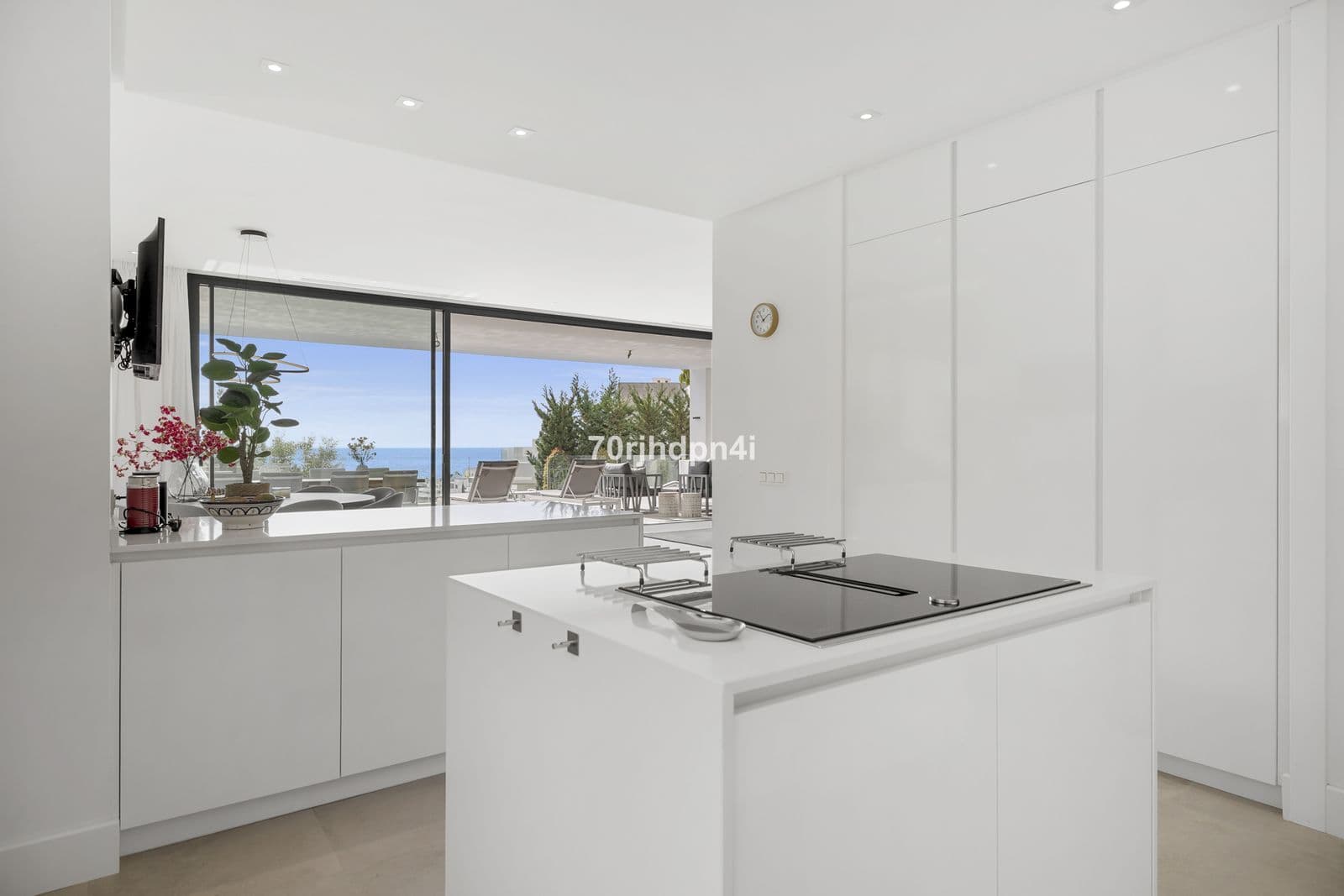 Detached Villa in Cabopino, Marbella East