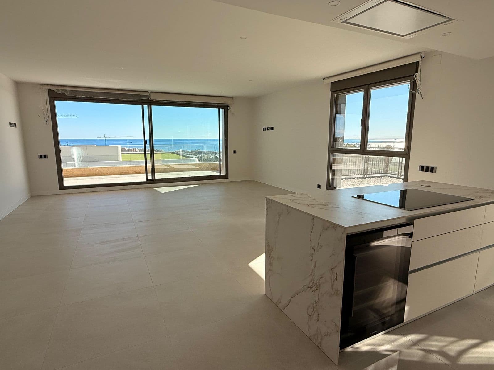 Middle Floor Apartment in New Golden Mile, Estepona