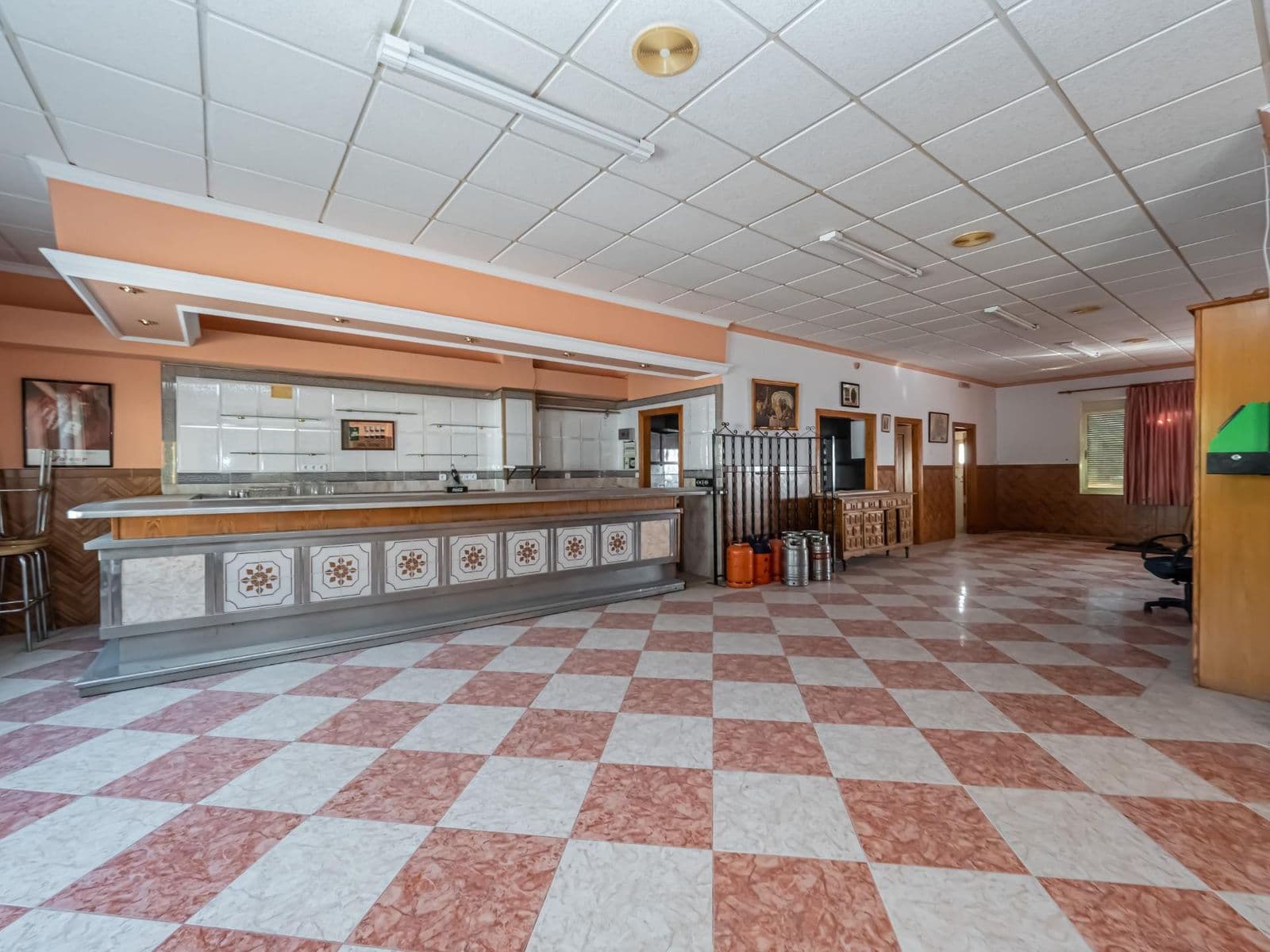 Commercial Premises in Alozaina, Alozaina