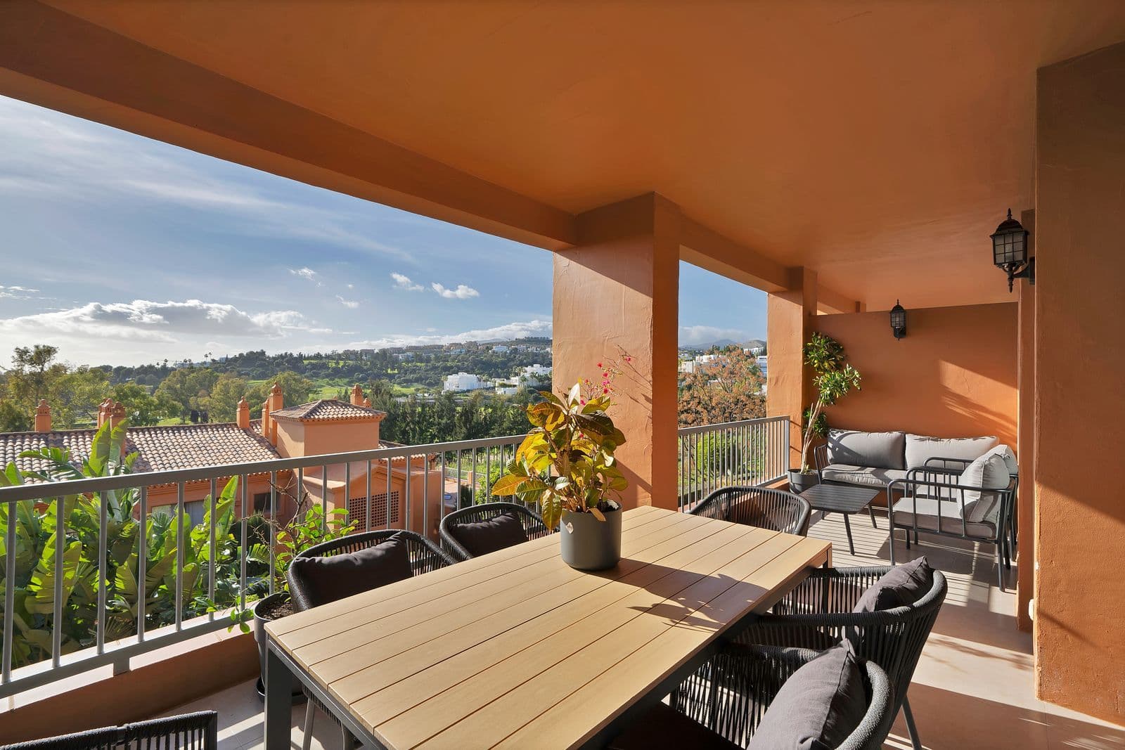 Middle Floor Apartment in Atalaya, Estepona