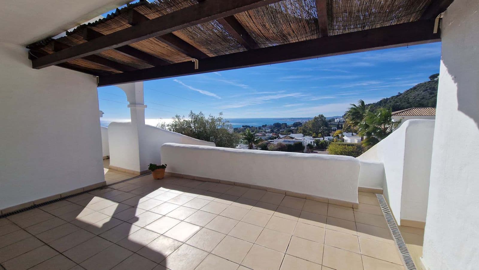 Middle Floor Apartment in Benalmadena Costa, Benalmádena