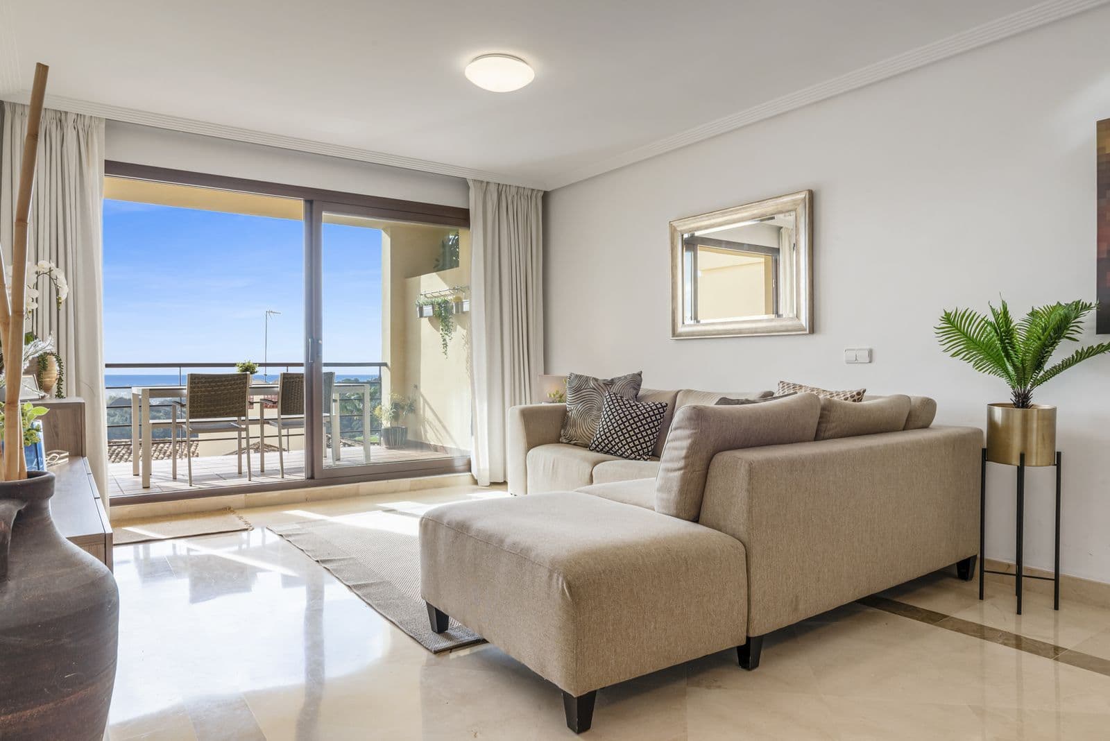 Middle Floor Apartment in Benahavís, Benahavís