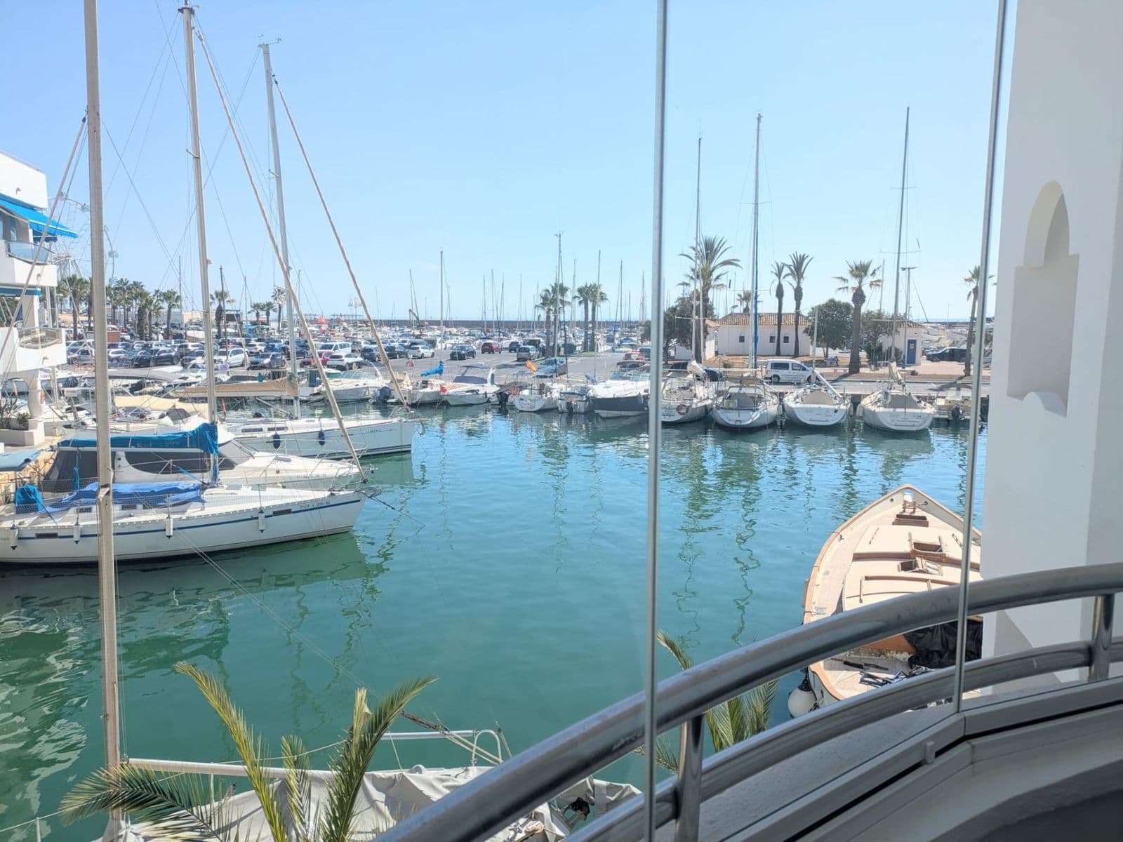 Middle Floor Apartment in Benalmadena, 1ª línea de playa, Benalmádena