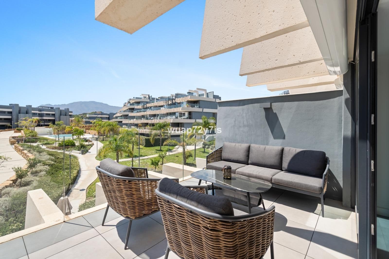 Middle Floor Apartment in Selwo, Estepona