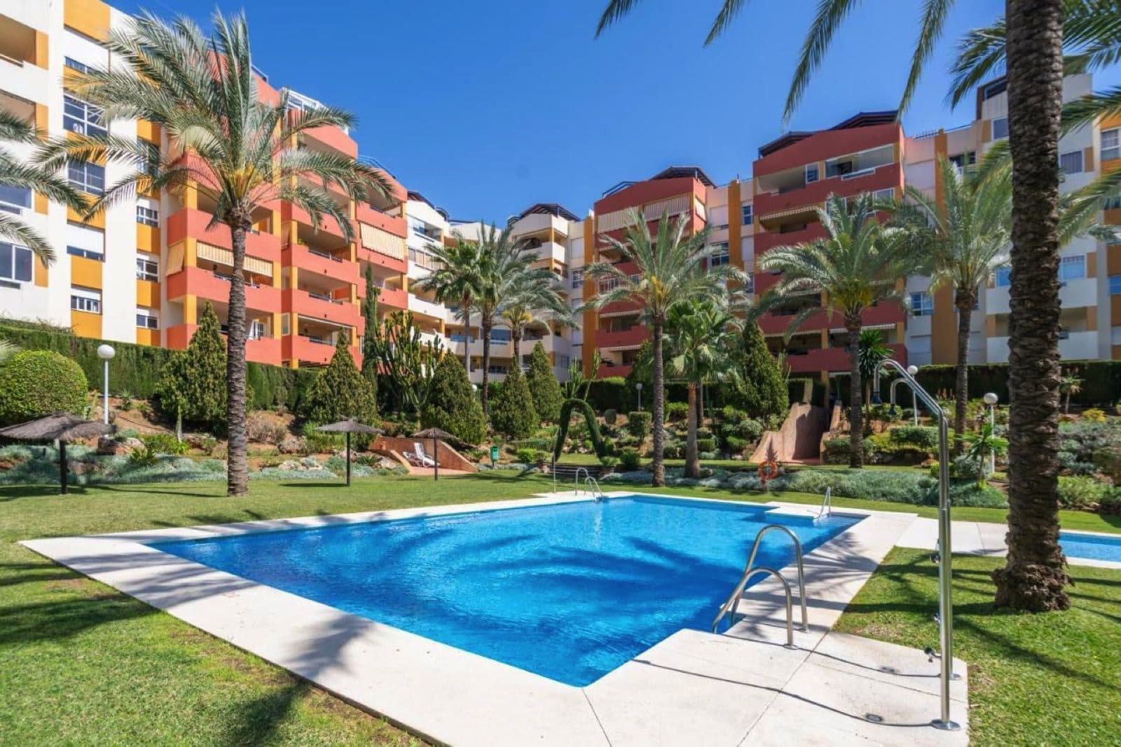 Middle Floor Apartment in Atalaya, Estepona