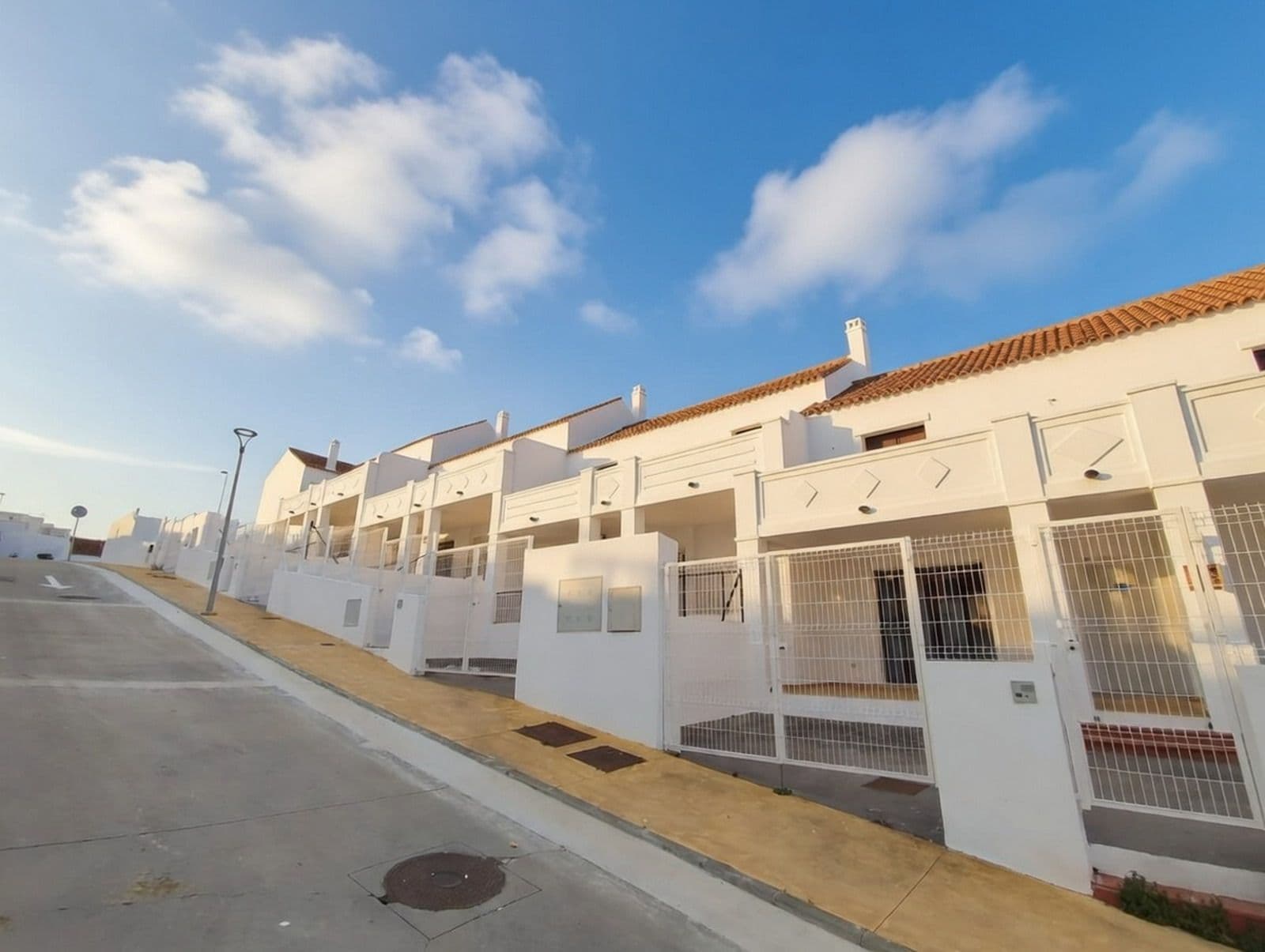 Townhouse in Doña Julia, Casares