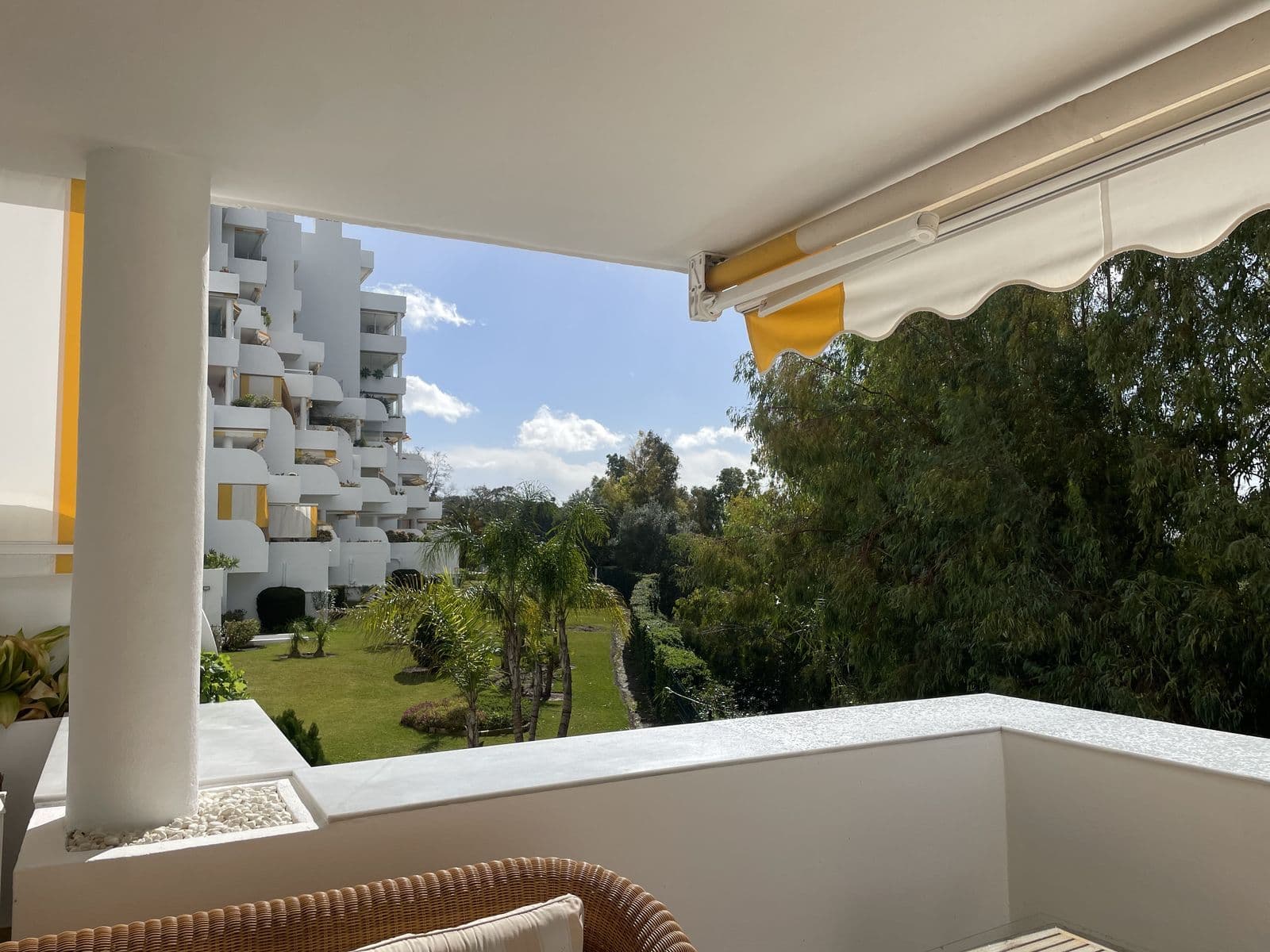 Middle Floor Apartment in Guadalmina Alta, Marbella