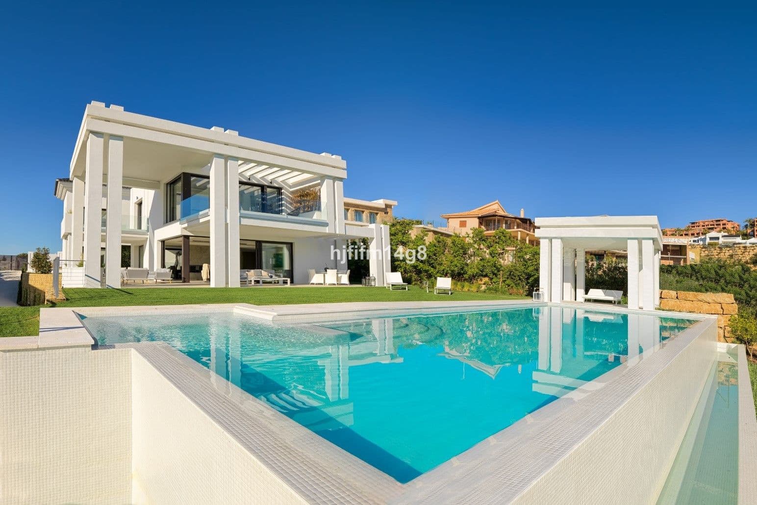Detached Villa in Los Flamingos, Estepona