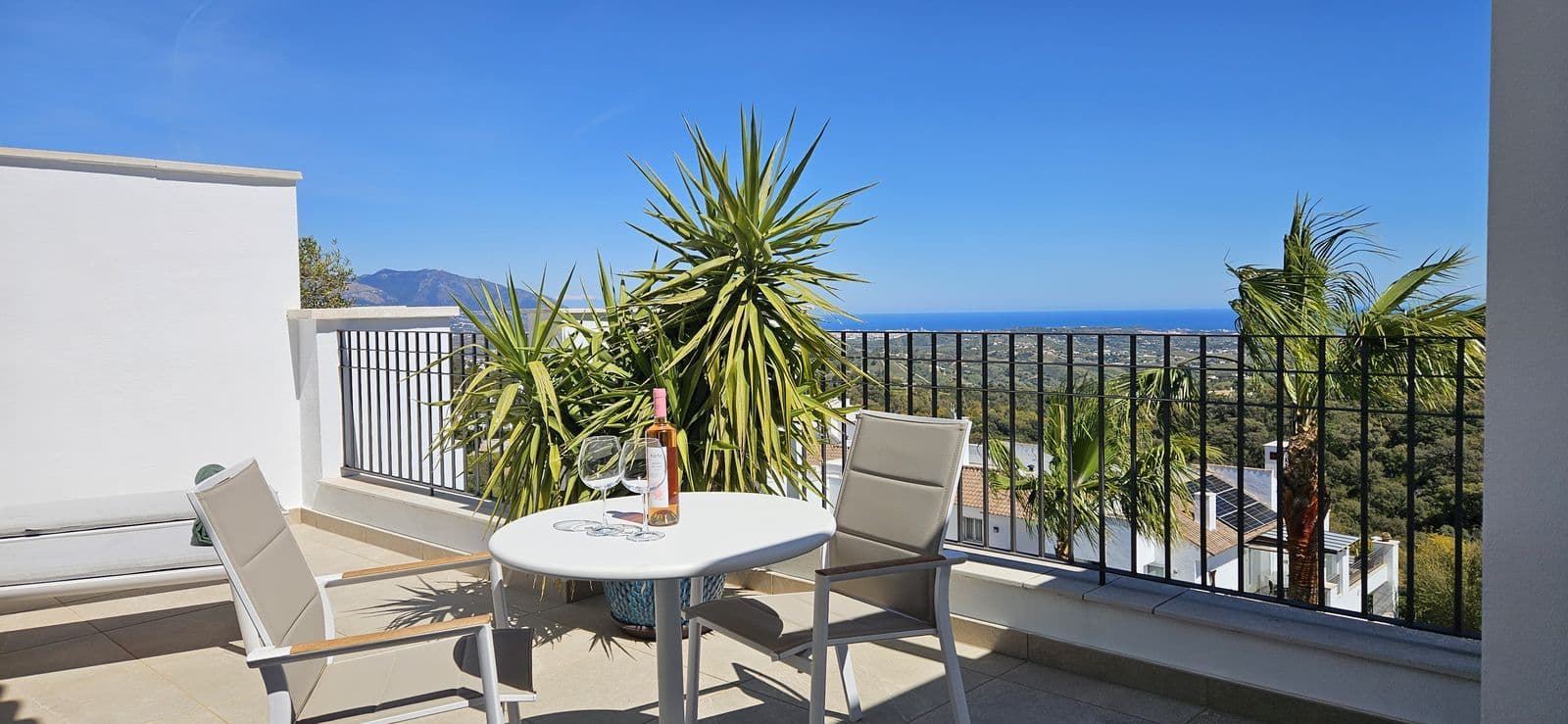 Penthouse in La Mairena, Marbella East