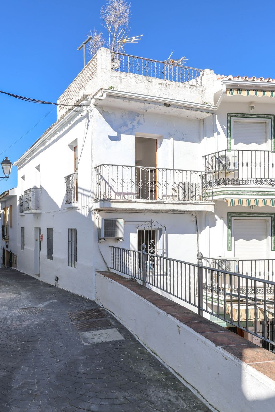 Townhouse in Guaro, Guaro