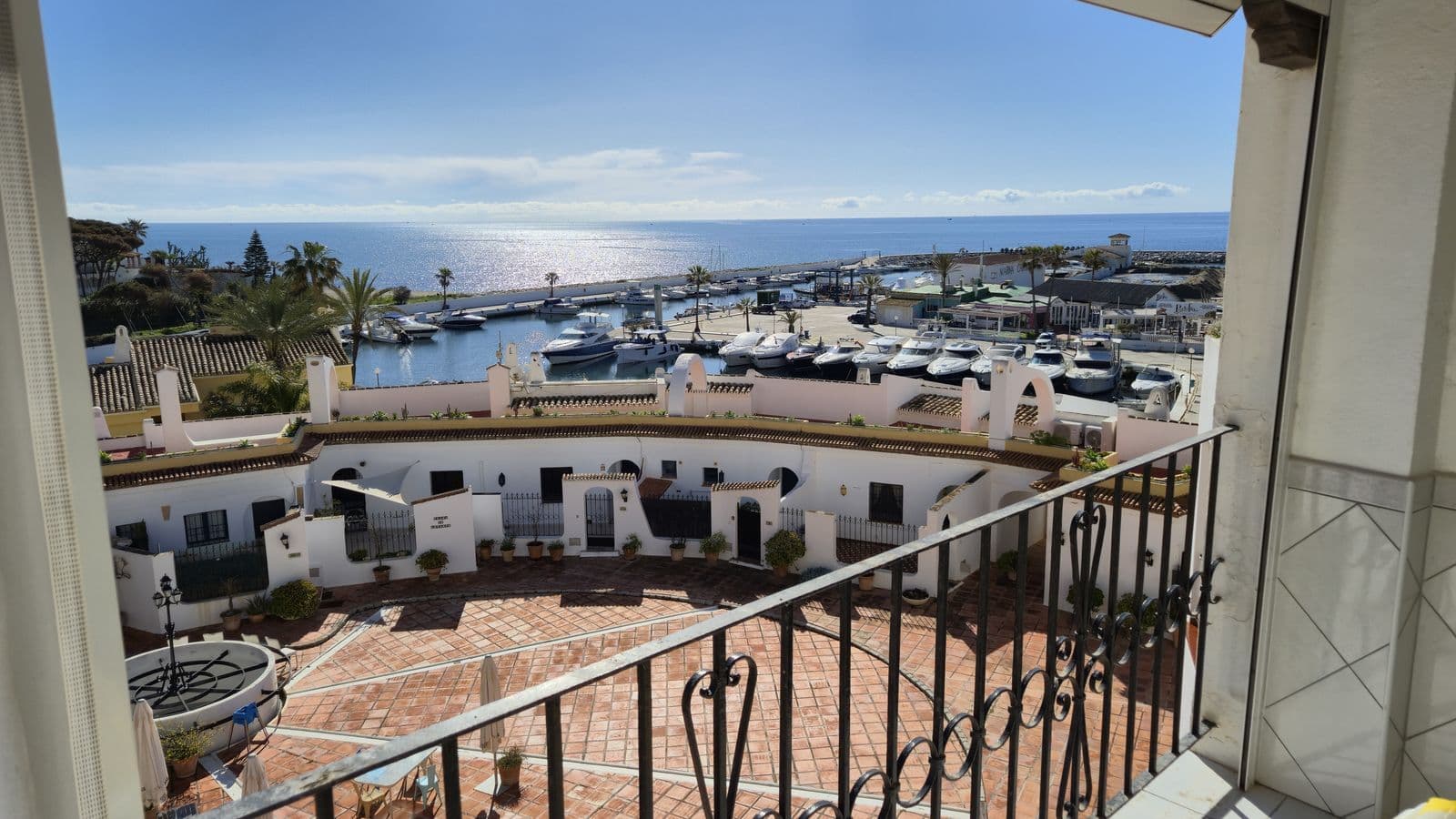 Top Floor Apartment in Puerto de Cabopino, Marbella East