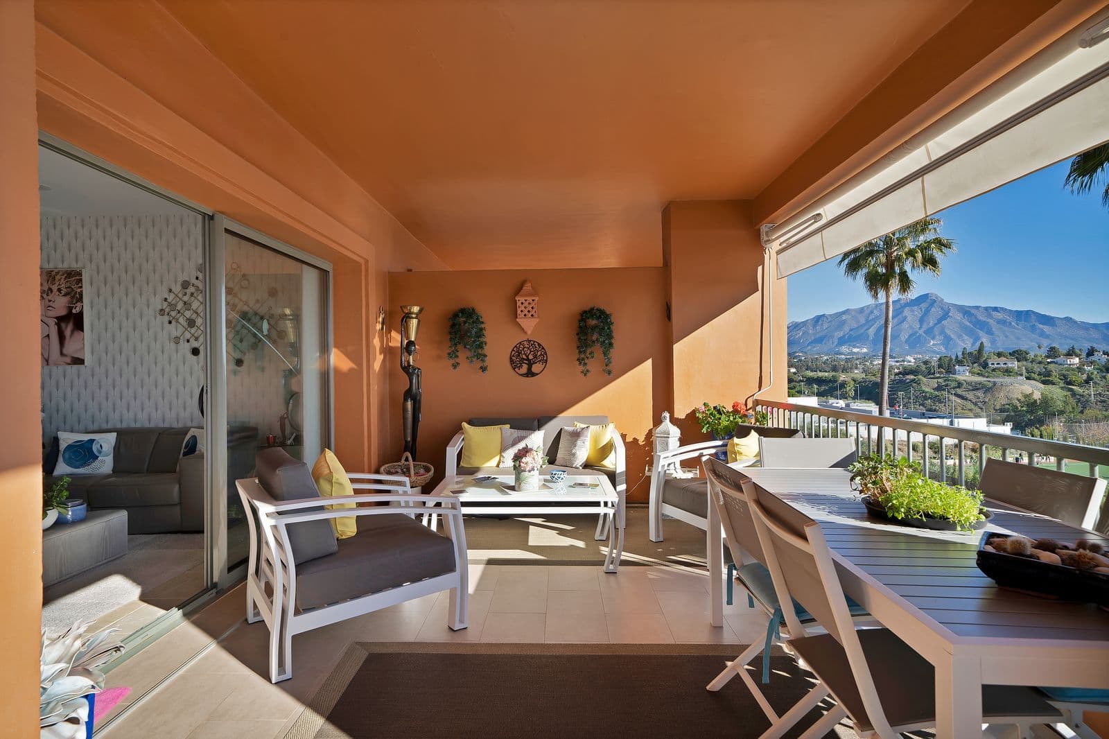 Middle Floor Apartment in Atalaya, Estepona