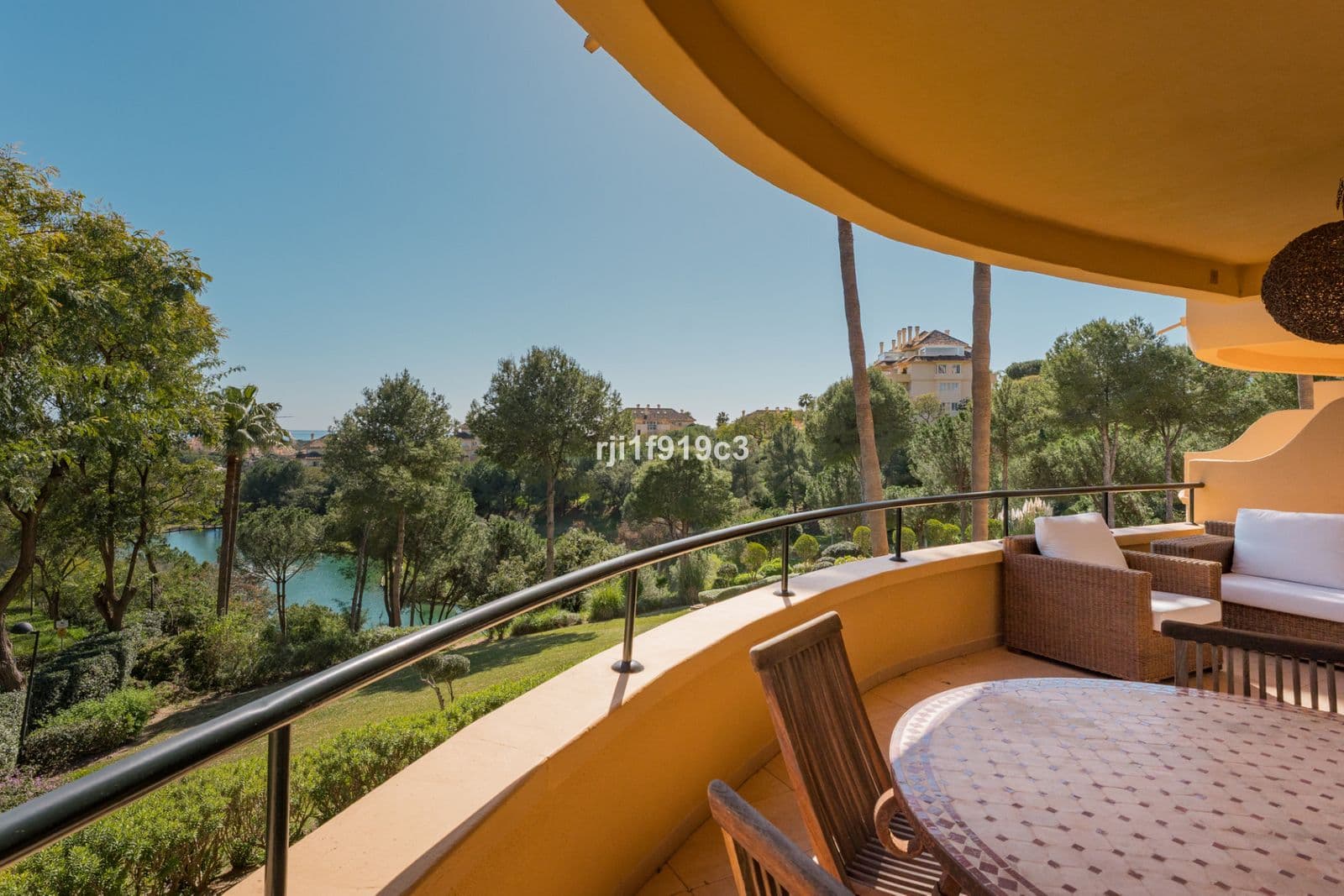 Middle Floor Apartment in Elviria, Marbella East