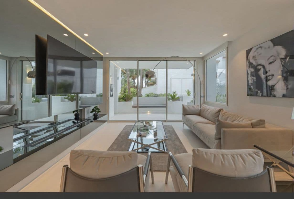 Middle Floor Apartment in The Golden Mile, Marbella
