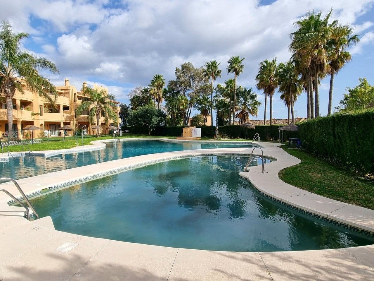 Middle Floor Apartment in Calahonda, Mijas