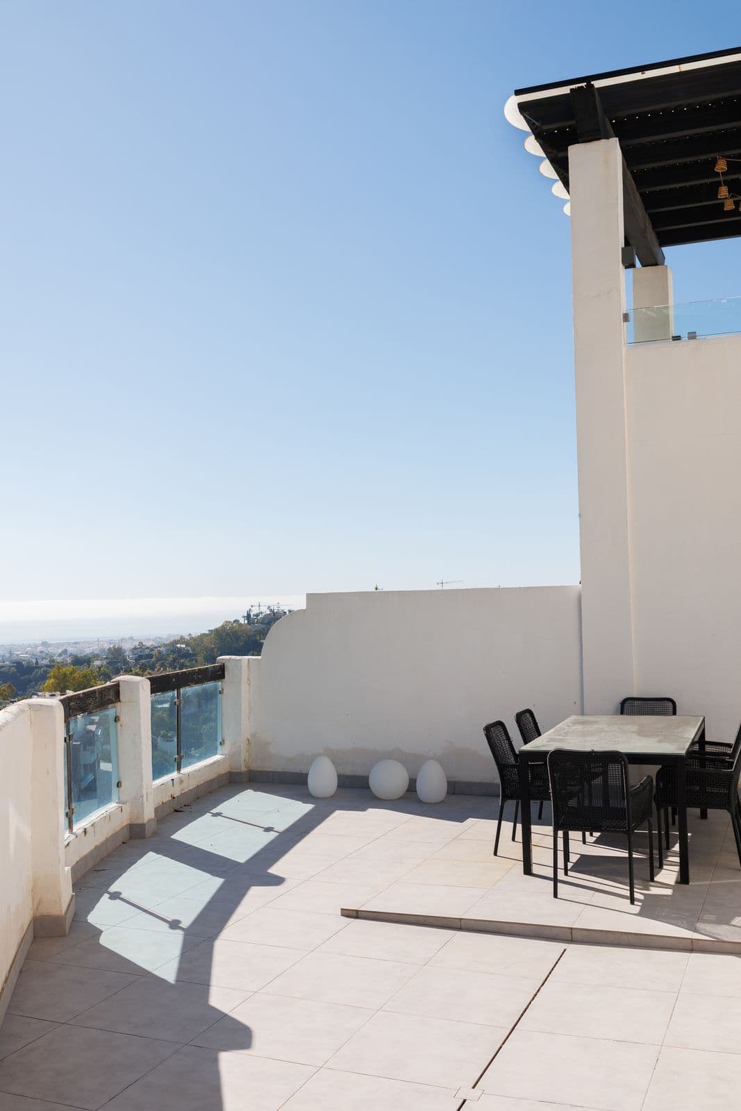 Middle Floor Apartment in Benahavís, Benahavís