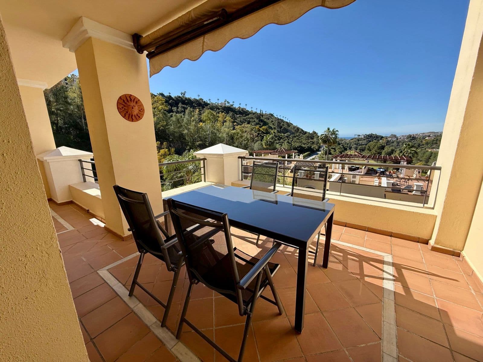 Middle Floor Apartment in Los Arqueros, Benahavís