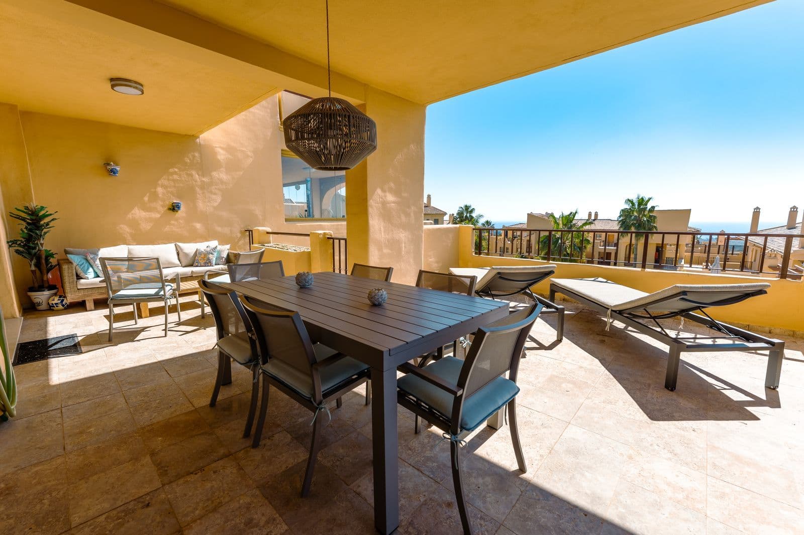 Middle Floor Apartment in Atalaya, Estepona