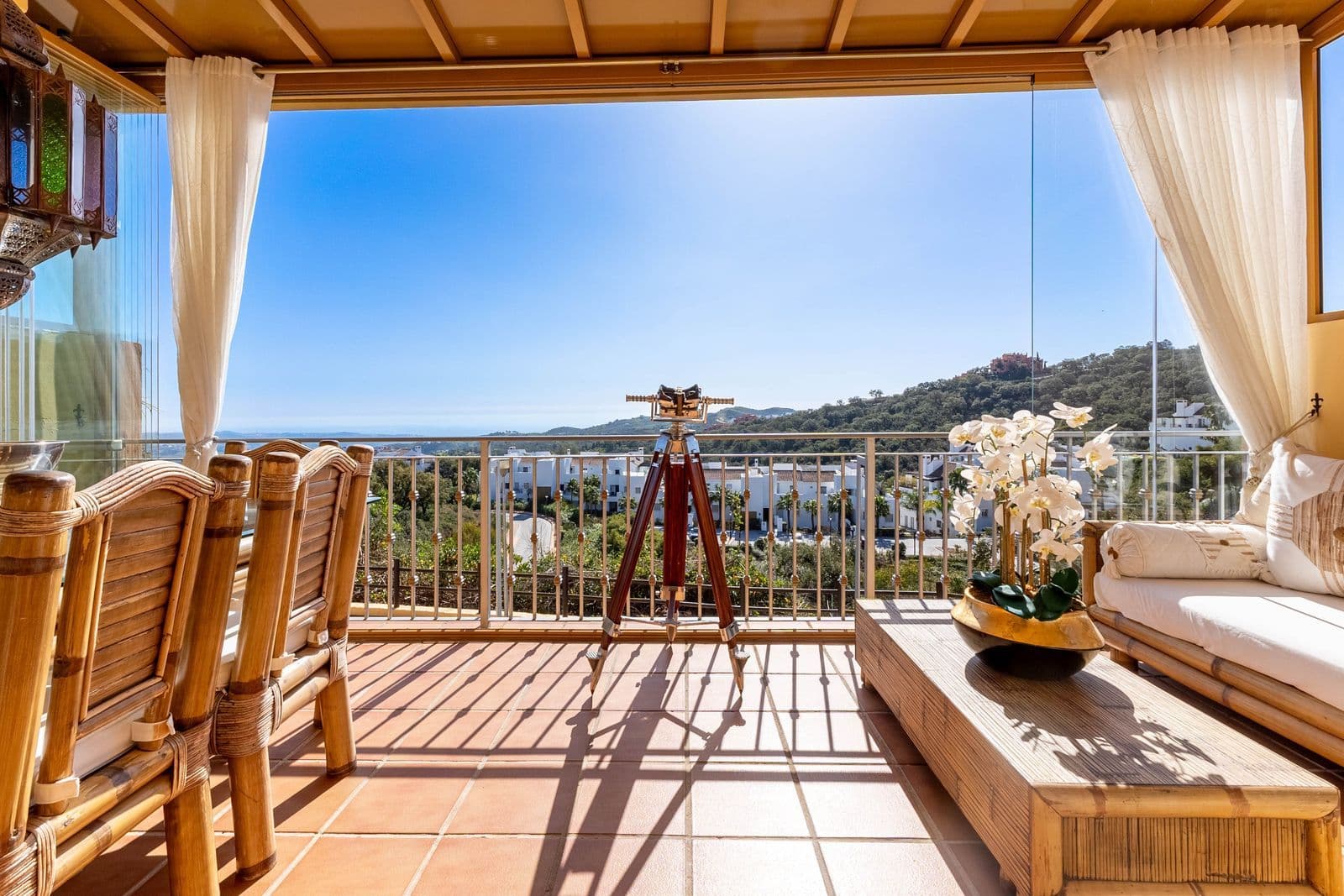 Duplex in La Mairena, Marbella East