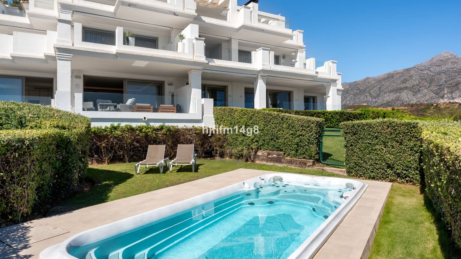 Middle Floor Apartment in Nueva Andalucía, Nueva Andalucía