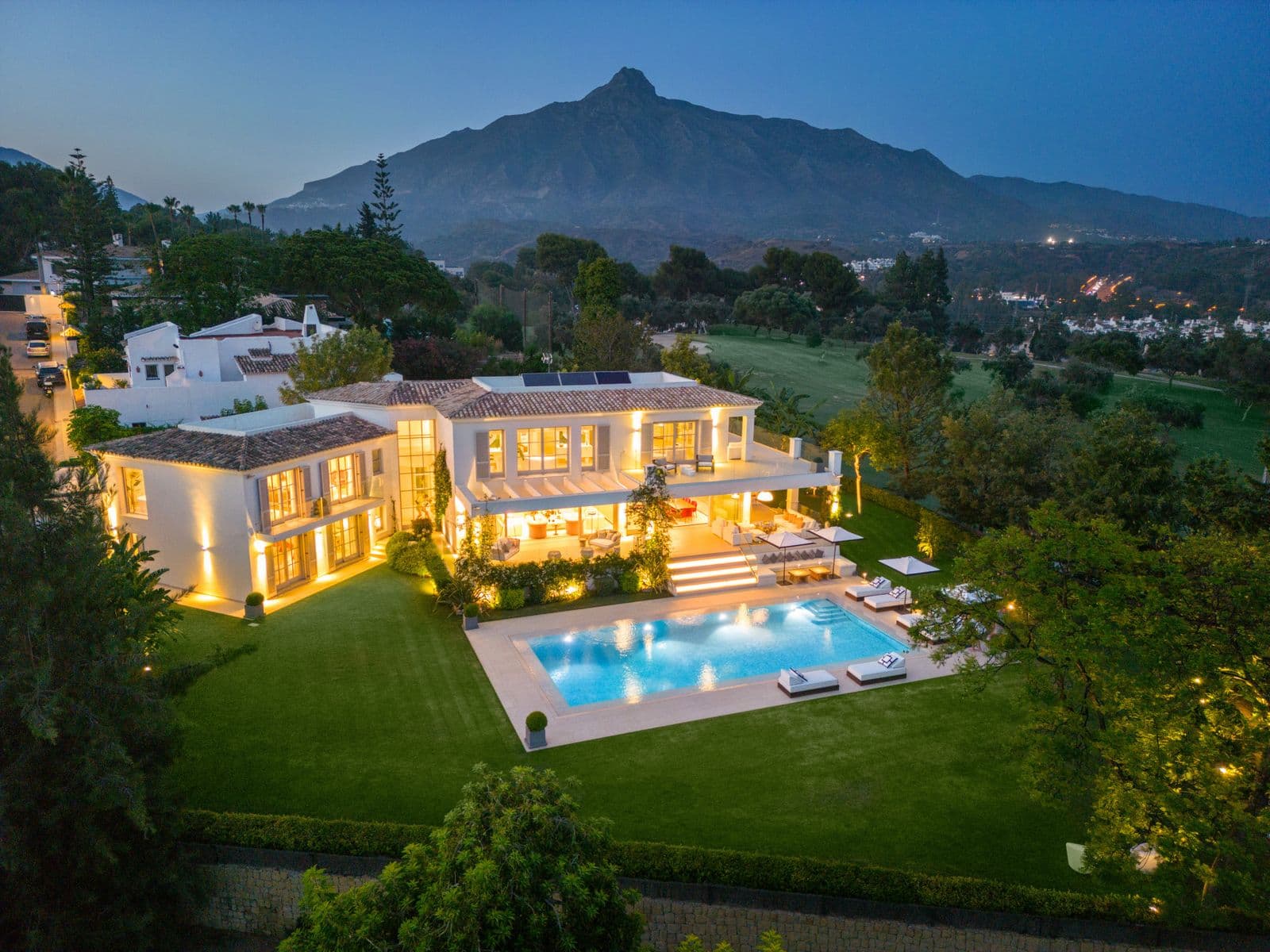 Detached Villa in Aloha, Nueva Andalucía