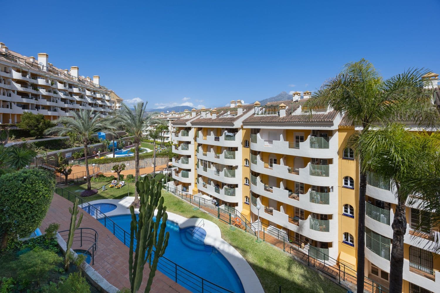 Middle Floor Apartment in Nueva Andalucía, Nueva Andalucía
