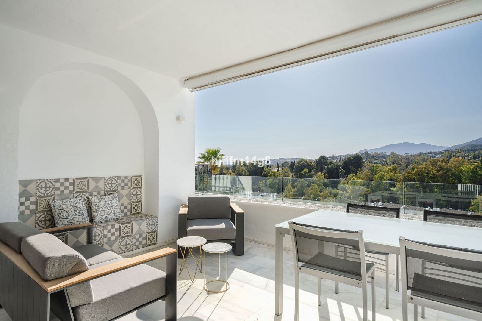 Middle Floor Apartment in Benahavís, Benahavís