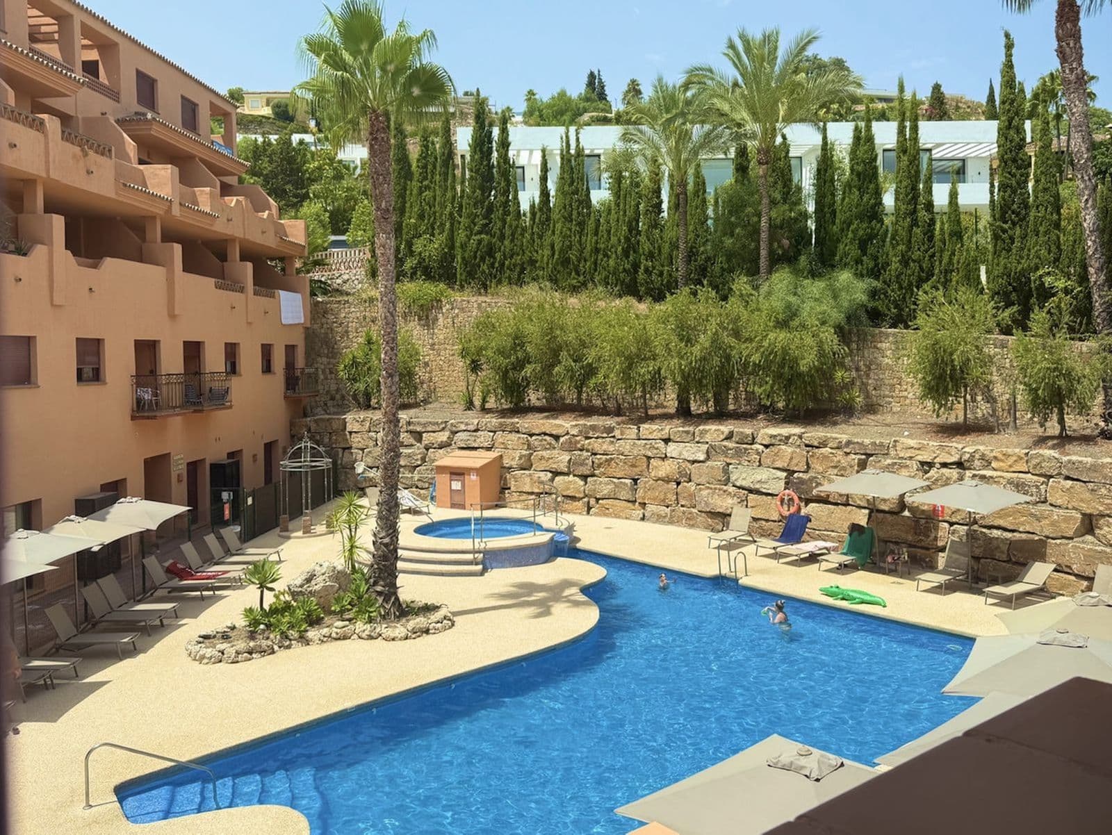 Middle Floor Apartment in Benahavís, Benahavís