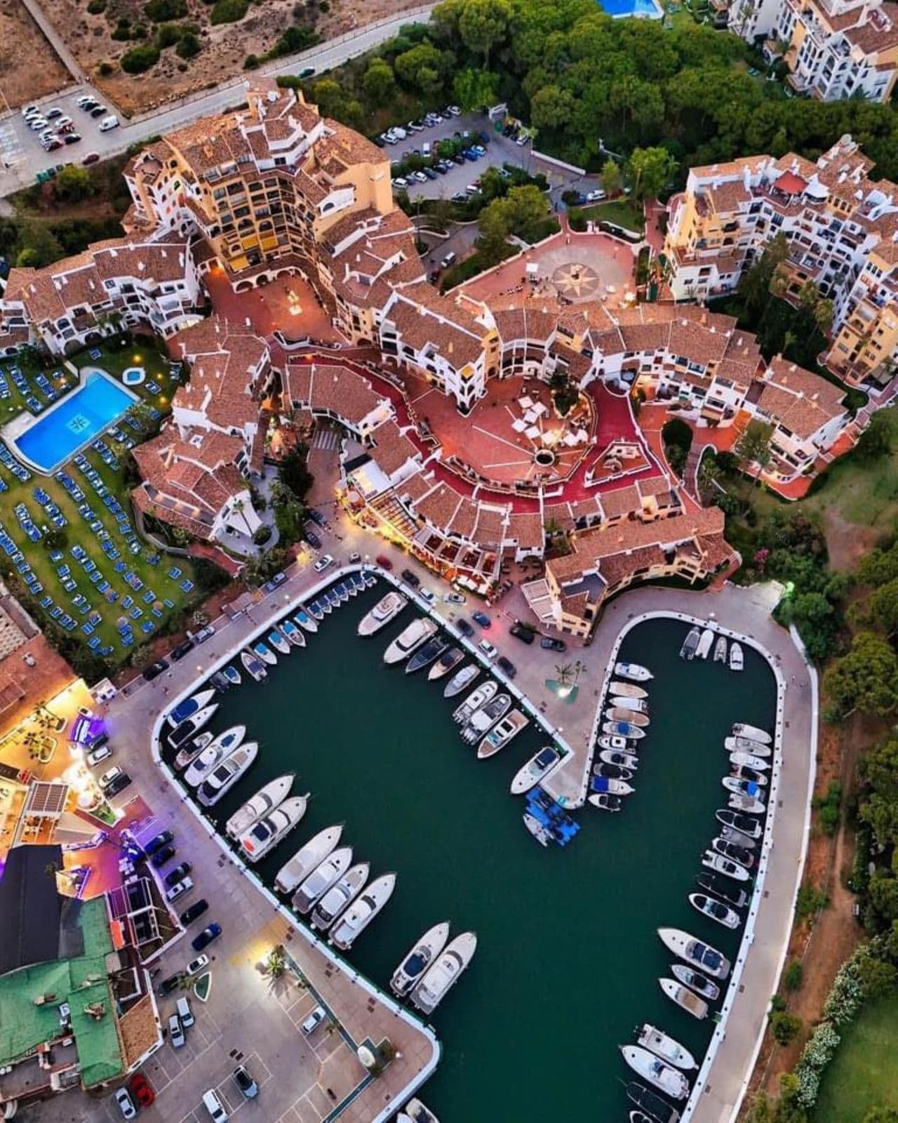 Restaurant in Puerto de Cabopino, Marbella East