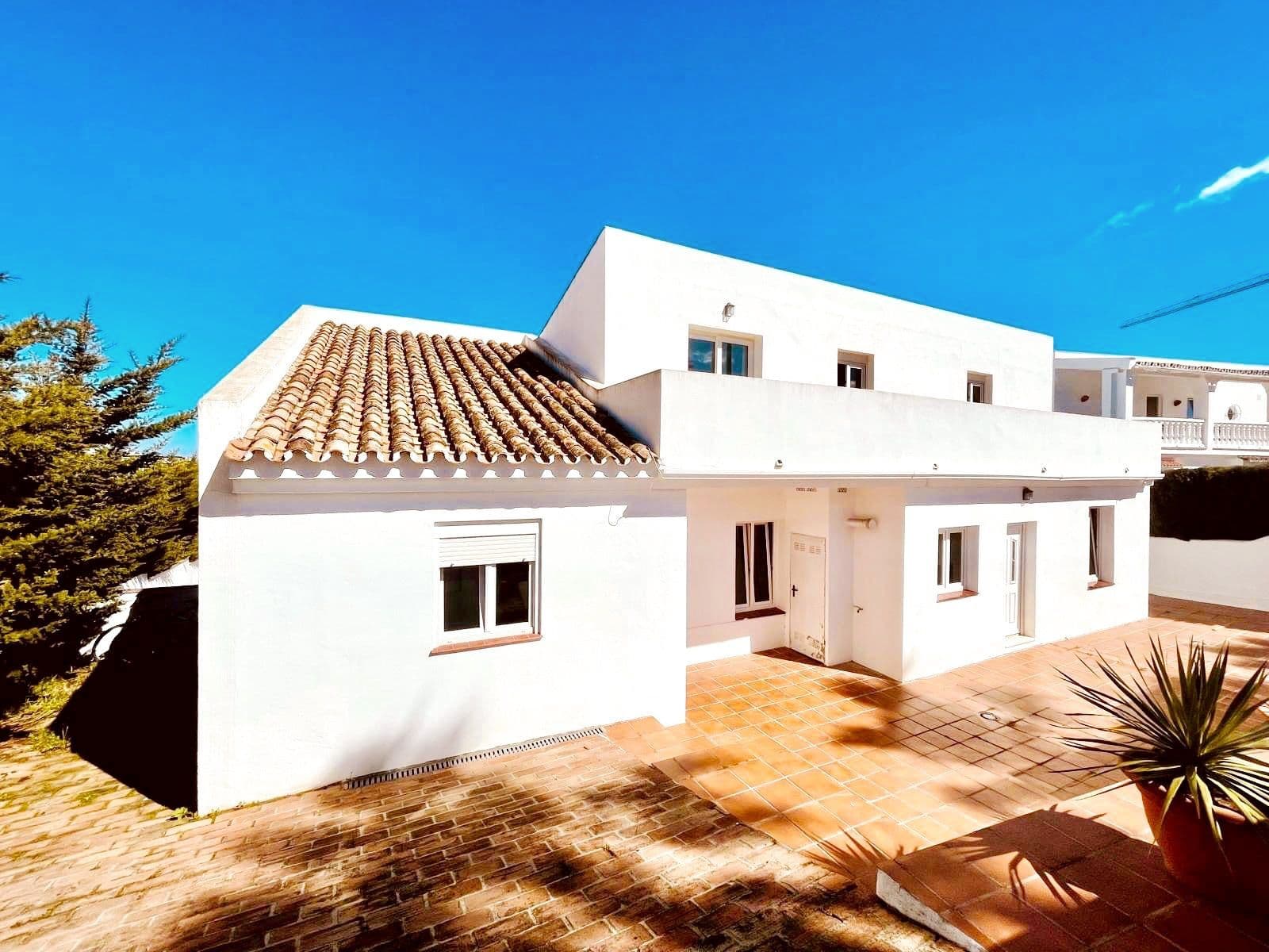Detached Villa in La Duquesa, Manilva
