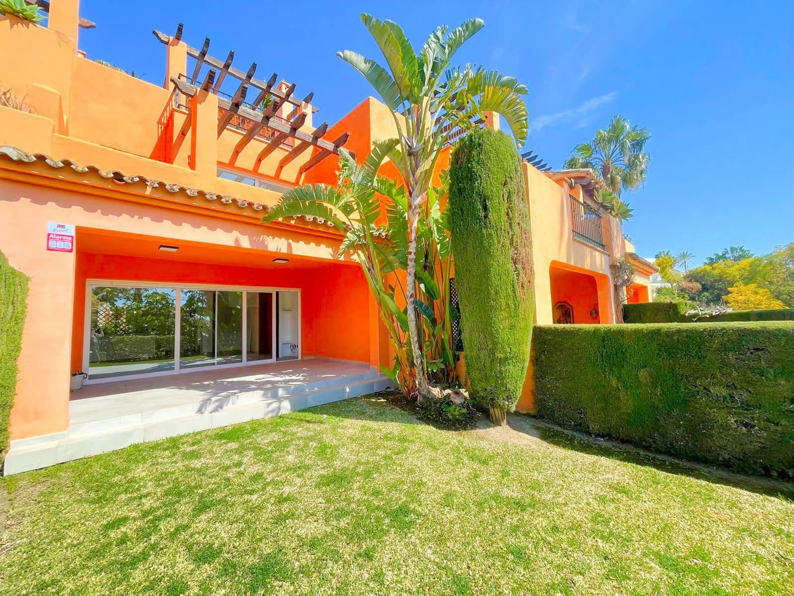 Townhouse in El Paraiso, Estepona