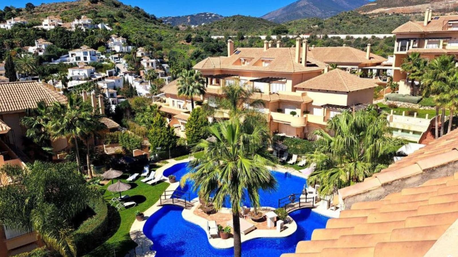 Middle Floor Apartment in Aloha, Nueva Andalucía