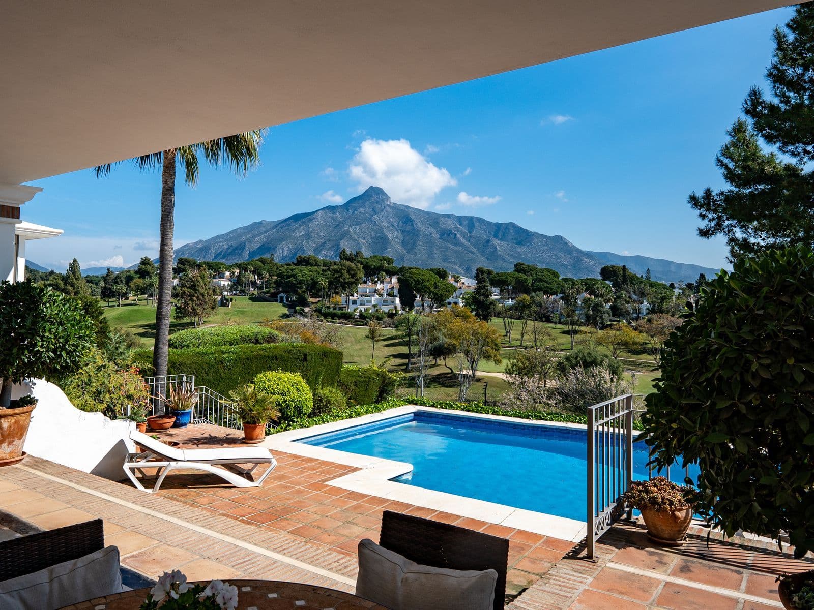 Detached Villa in Aloha, Nueva Andalucía