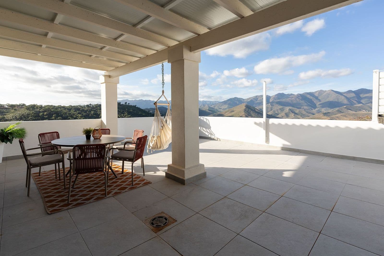 Townhouse in La Mairena, Marbella East