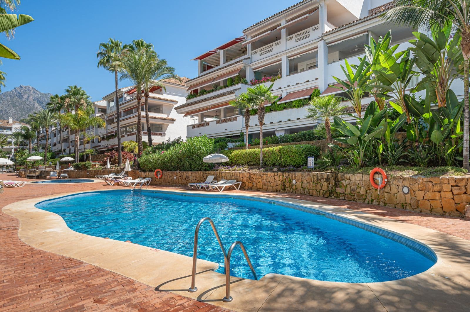 Middle Floor Apartment in The Golden Mile, Marbella