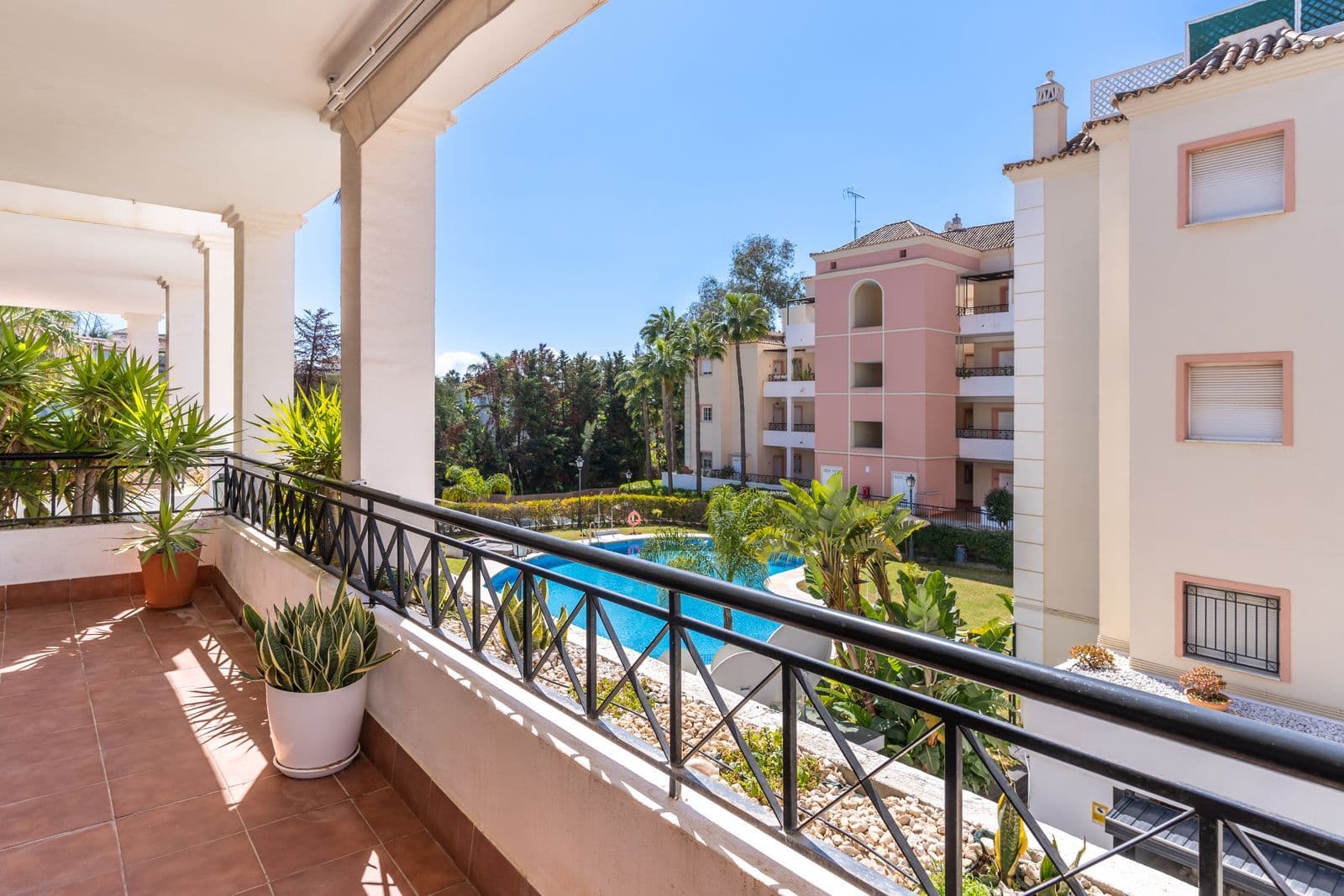Middle Floor Apartment in Nueva Andalucía, Nueva Andalucía