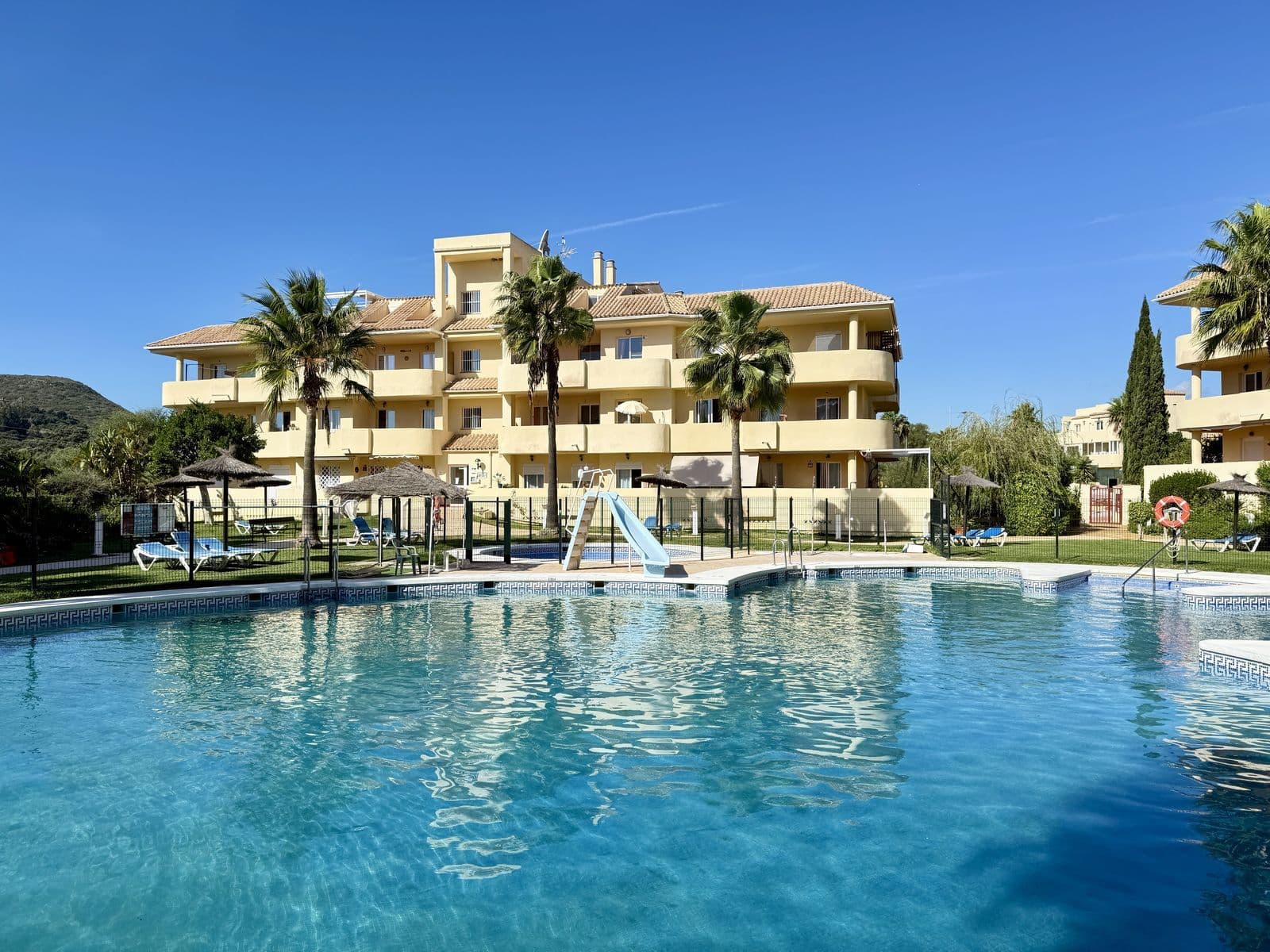 Middle Floor Apartment in Manilva, Manilva