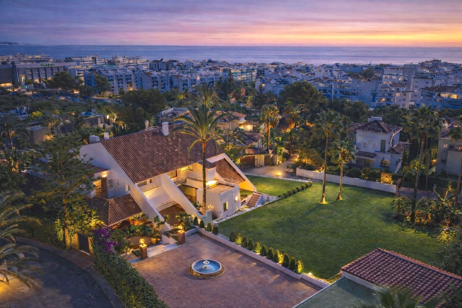 Detached Villa in Puerto Banús, Marbella