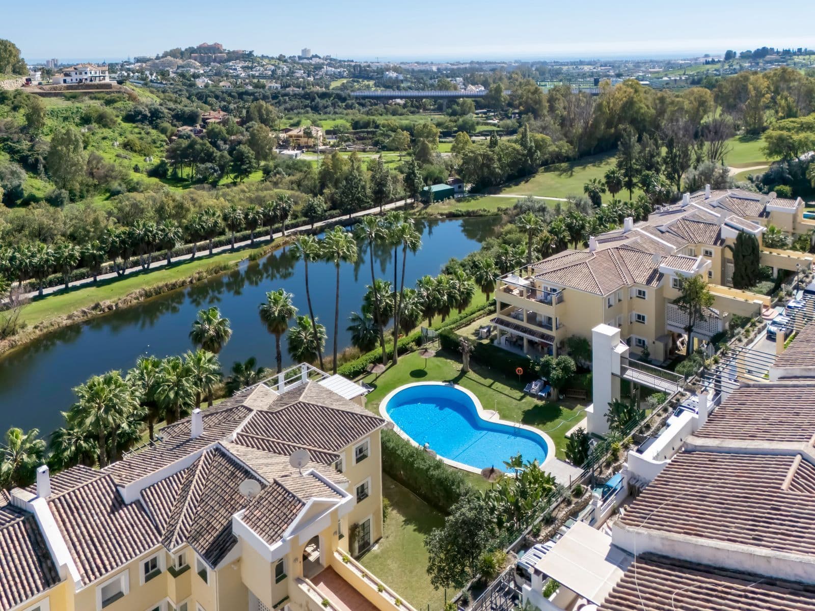 Middle Floor Apartment in La Quinta, Benahavís