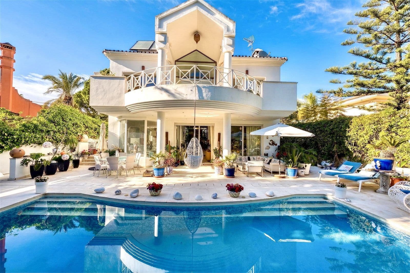 Detached Villa in New Golden Mile, Estepona
