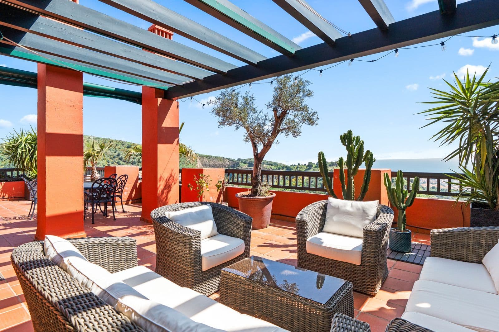 Top Floor Apartment in Calahonda, Mijas