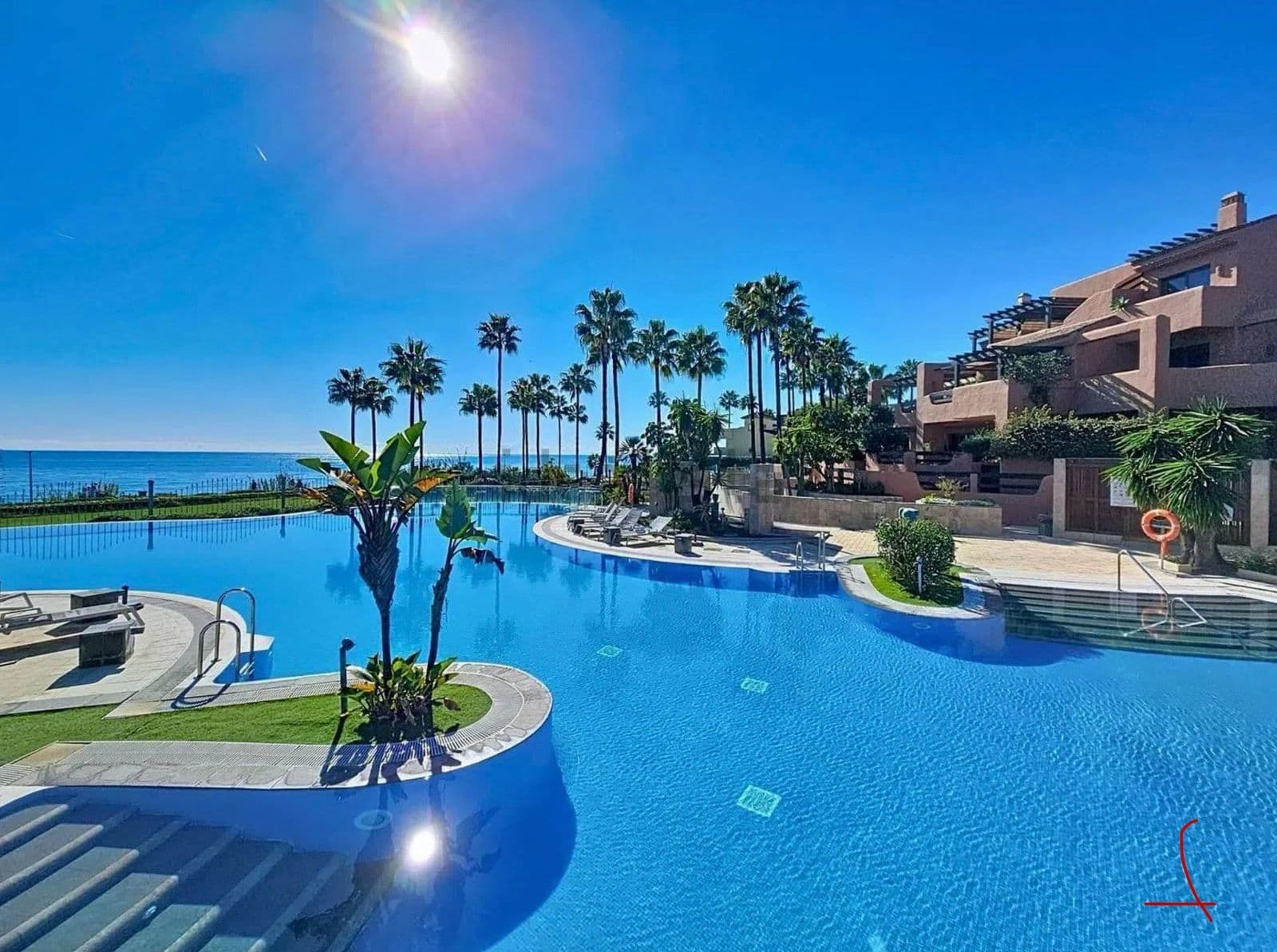 Middle Floor Apartment in New Golden Mile, Estepona